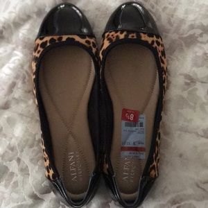 Alfani Leopard print flats. Size 8.5 Womens